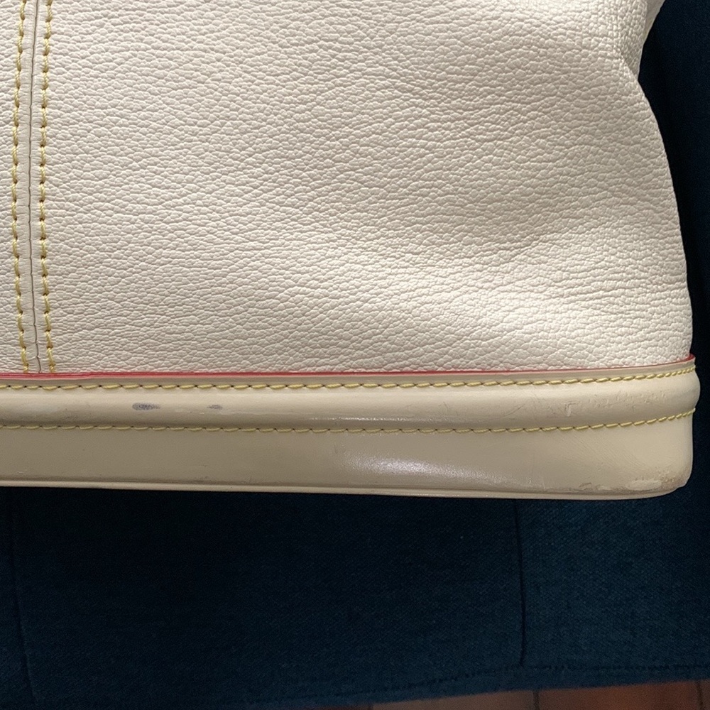Louis Vuitton Suhali Lockit Bag in Preloved condition - Picture 8 of 16